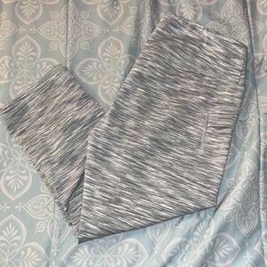 Small workout leggings grey and white , capris style